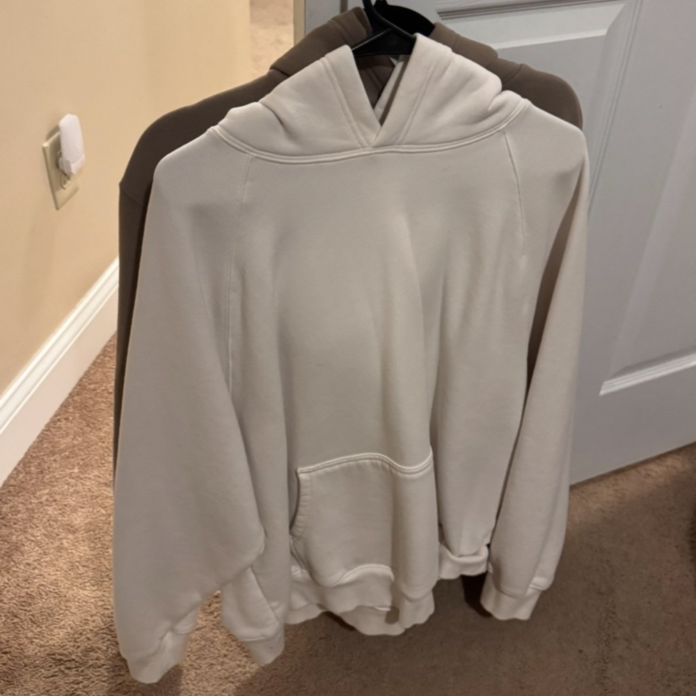 Aritiza Light Birch Hoodie Sweatshirt - Picture 4 of 6